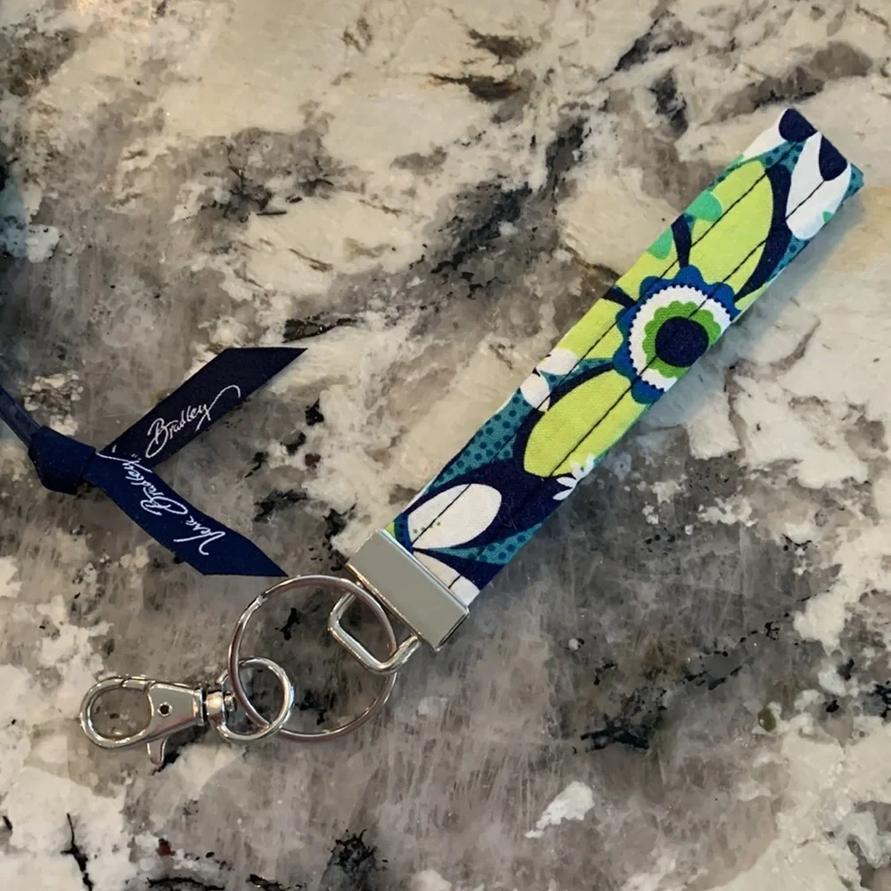 Brand New Vera Bradley wristlet, keychain & storage zip bag green/blue floral - Picture 2 of 7